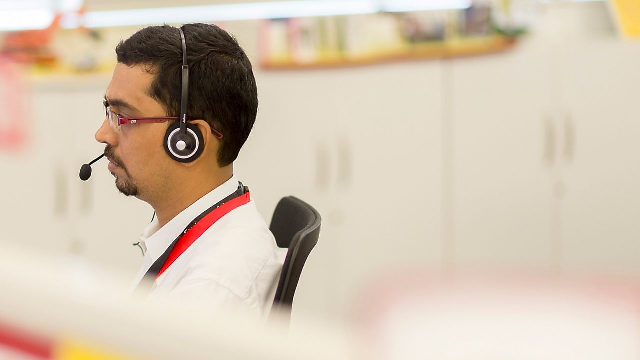 homme dans le centre d'appel