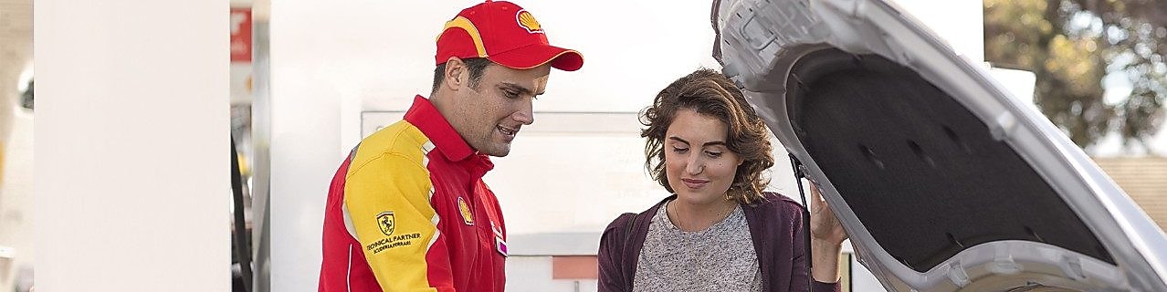 shell assistant helping customer