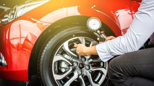 Contrôle de la pression des pneus d’une voiture