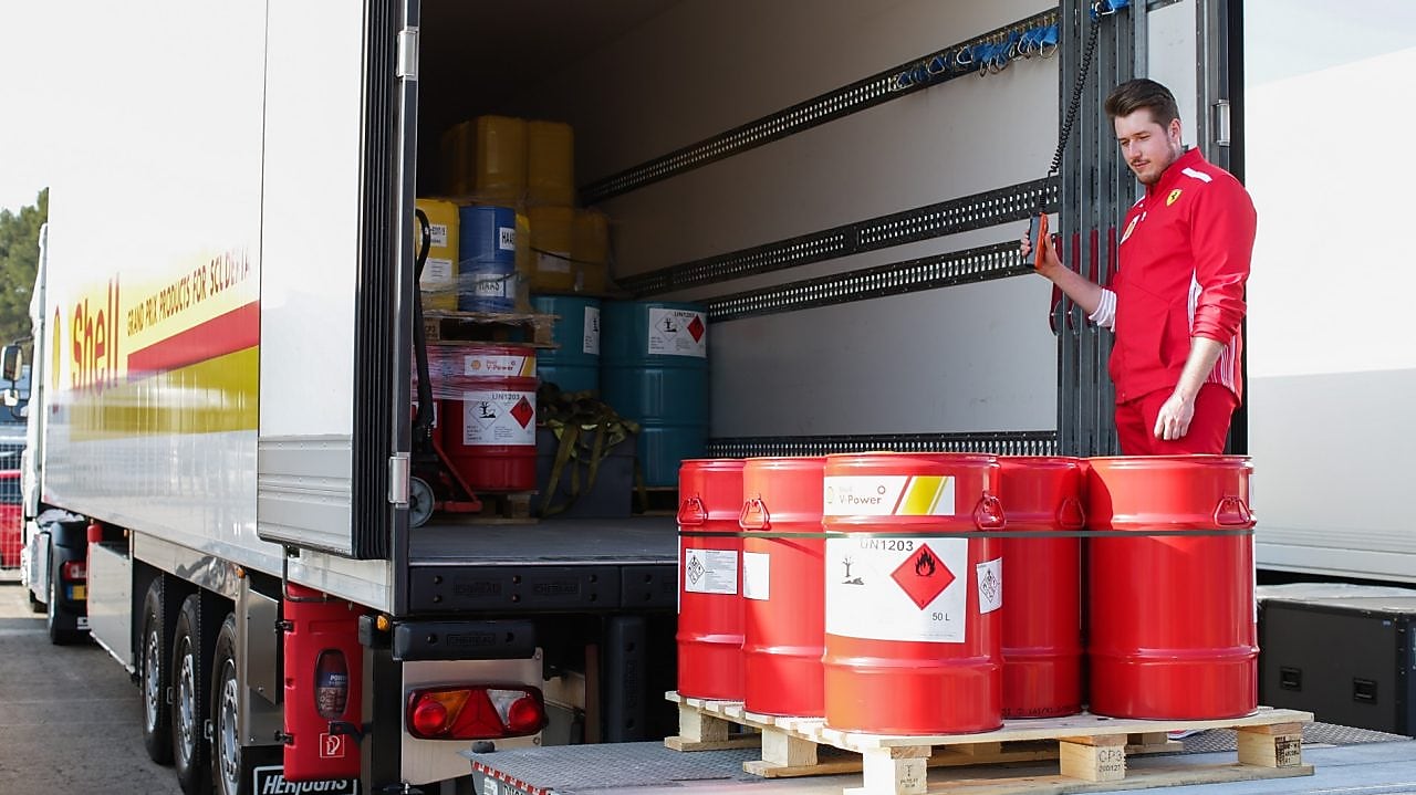 shell-lorry-with-v-power-products