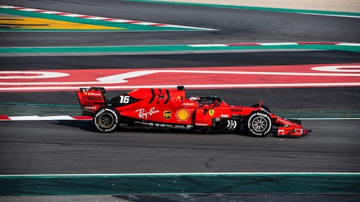 Formule1 Ferrari en 2016 franchissant la ligne d'arrivée