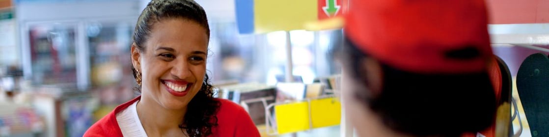 Client à l'intérieur du magasin Shell
