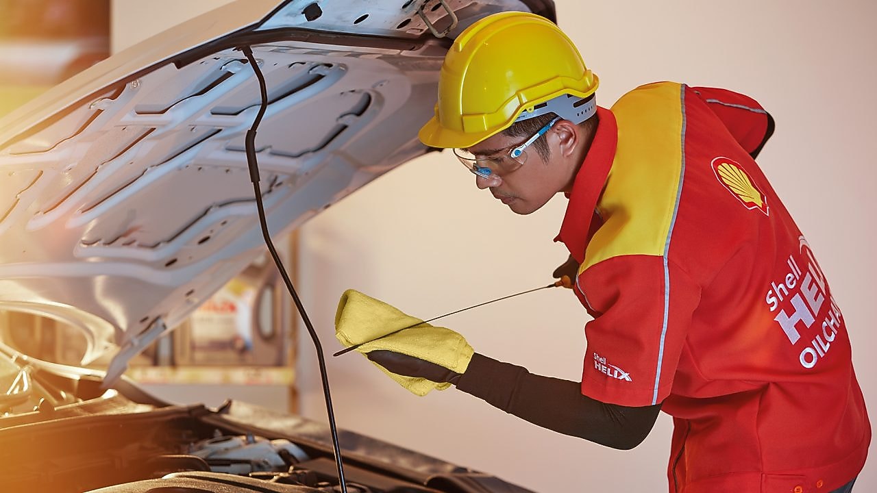 Assistant Shell aidant le client