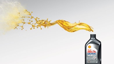 Sebastian Vettel et Kimi Raikkonen font le plein de voitures Ferrari à une station Shell