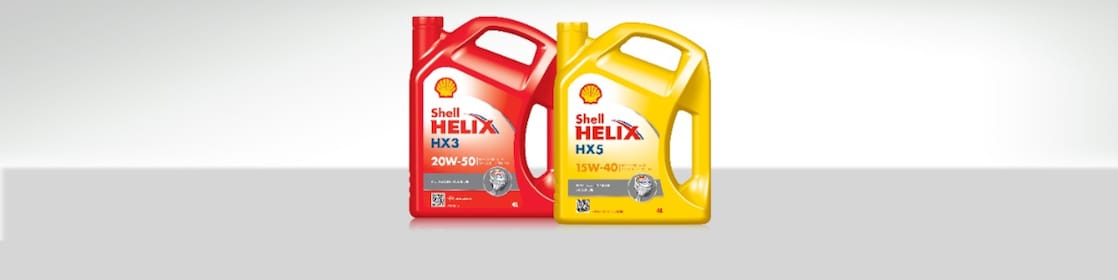 Deux bouteilles d'huiles minérales Shell Helix